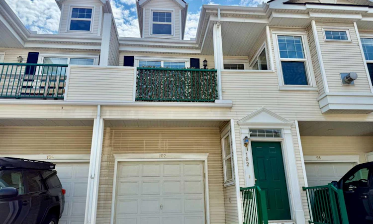 102 Prestwick Gardens SE