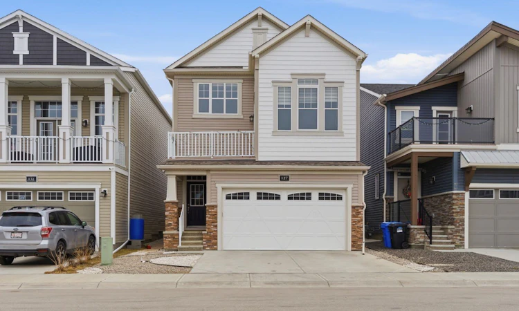 127 Carrington Crescent NW