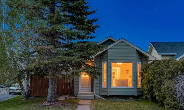 18 Martinview Crescent NE