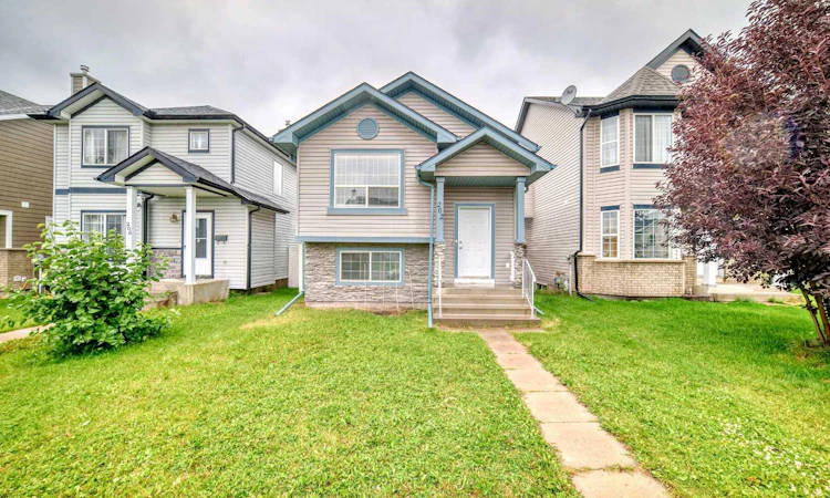 202 Saddlemead Green NE