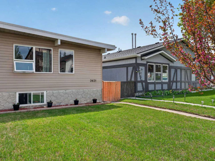 2621 11 Avenue SE, Calgary, AB, T2A 0E4