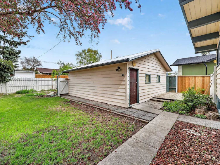 920 87 Avenue SW, Calgary, AB, T2V 0W1 - 40