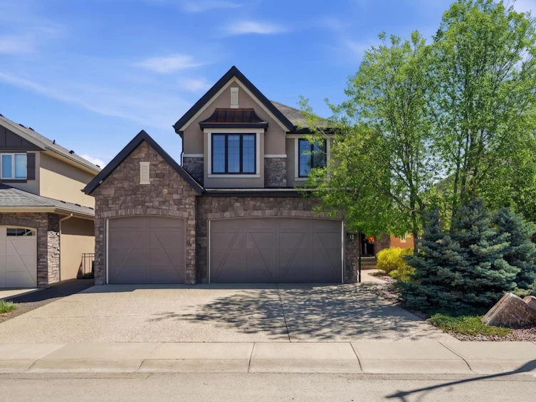 12 Aspen Cliff Close SW, Calgary, AB, T3H 0L9