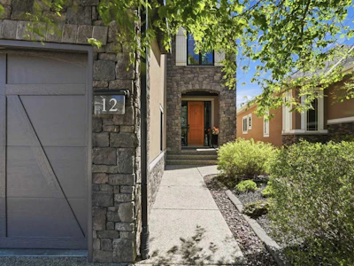 12 Aspen Cliff Close SW - 2