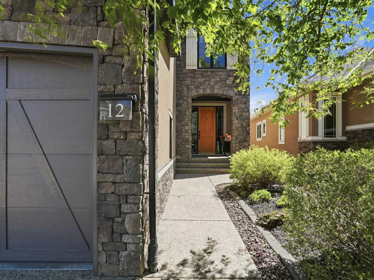 12 Aspen Cliff Close SW, Calgary, AB, T3H 0L9 - 2