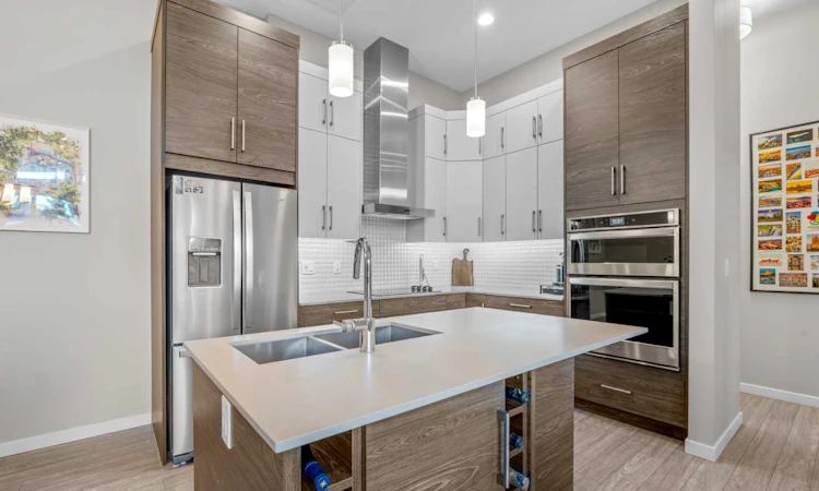 124 Mahogany Centre SE