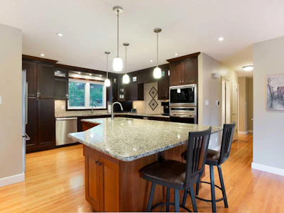 5028 Vanstone Crescent NW - 5