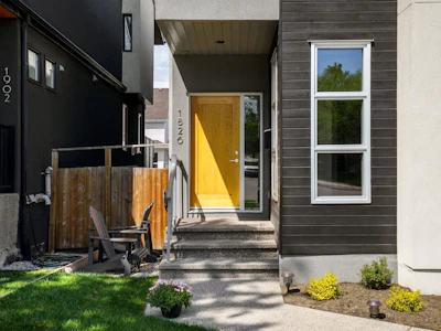 1826 37 Avenue SW - 2