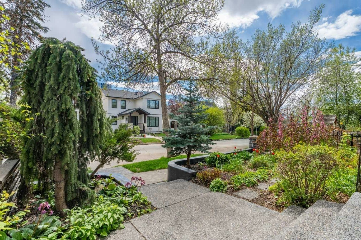 216 4 Avenue NE, Calgary, AB, T2E 0J1