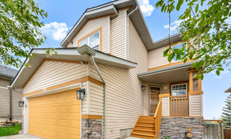 138 Panamount Crescent NW