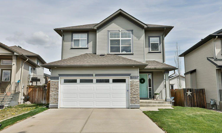 573 Squamish Lane W