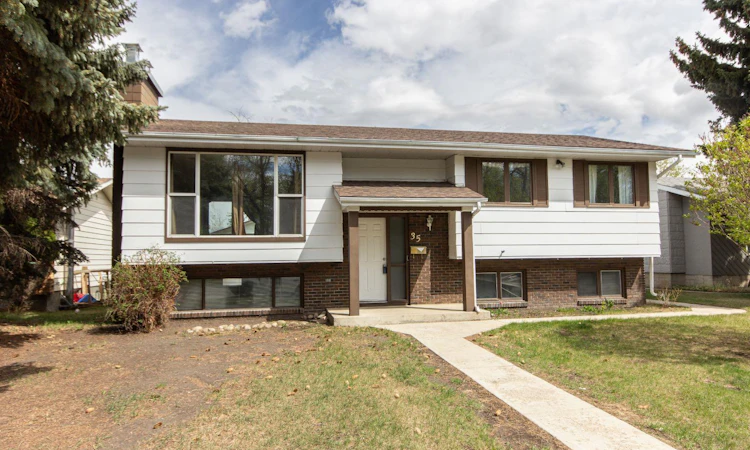 35 Oyen Crescent