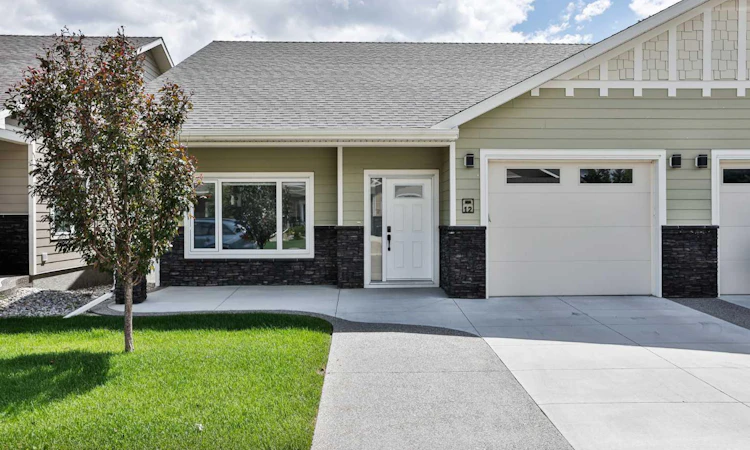 12-333 Cowan Avenue