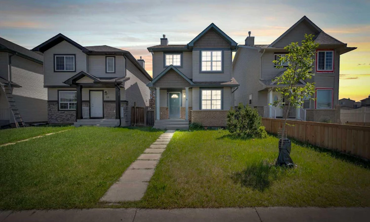 6 Saddlemont Way NE