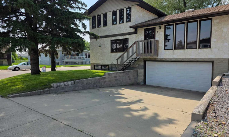 2 Nichols Crescent