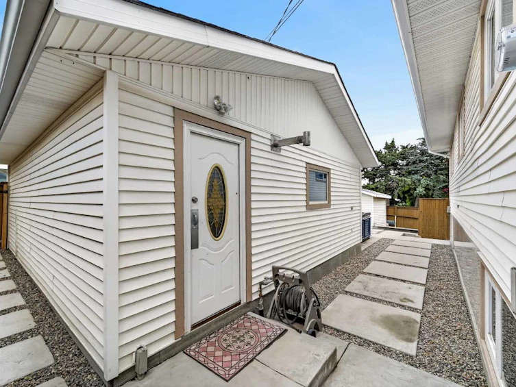 11 Selkirk Drive SW, Calgary, AB, T2W 0M3 - 44