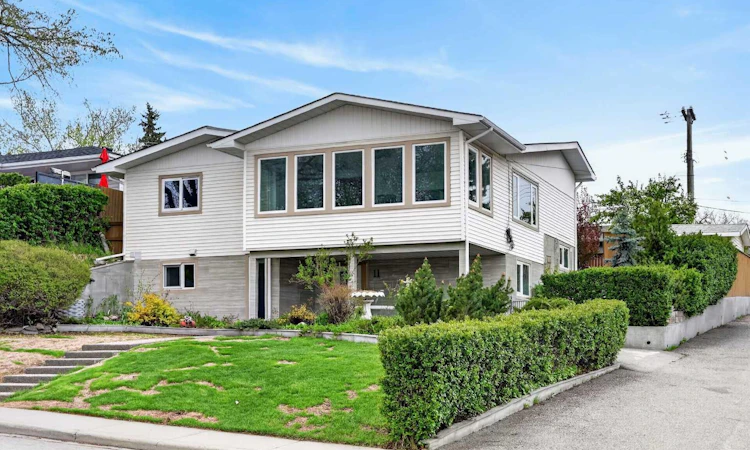 11 Selkirk Drive SW