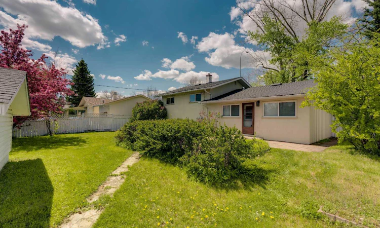8432 Elbow Drive SW