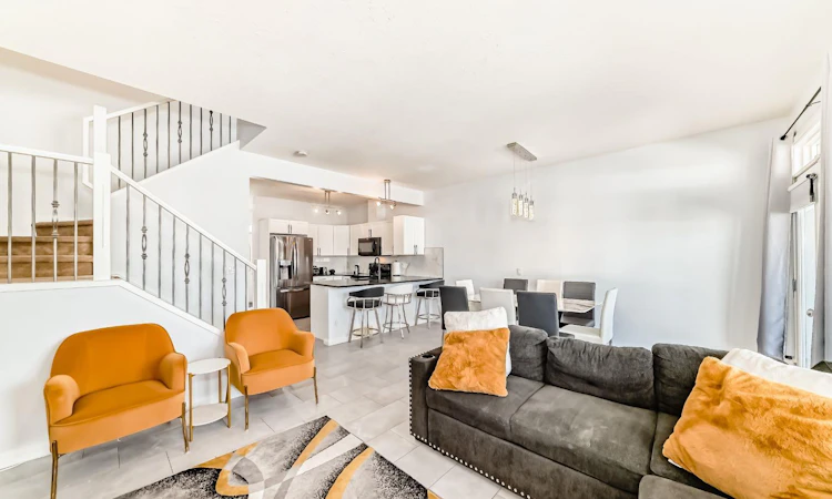124 Royal Manor NW