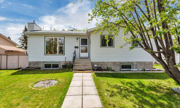 4318 45 Ave