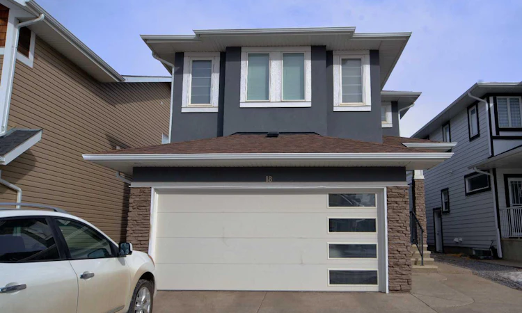 18 Redstone Manor NE
