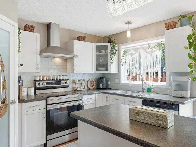 49 Shawbrooke Close SW, Calgary, AB, T2Y 3A5 - 6