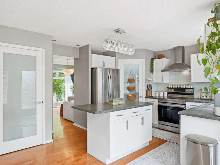 49 Shawbrooke Close SW, Calgary, AB, T2Y 3A5 - 5