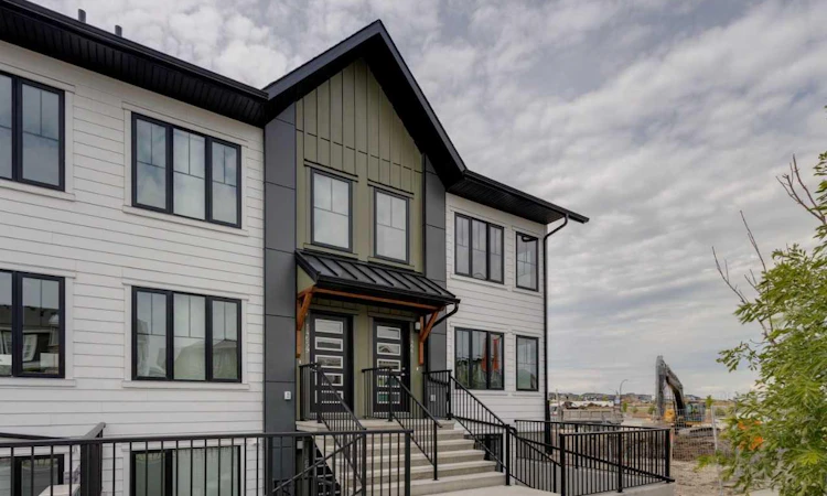 202-40 Livingston Parade NE