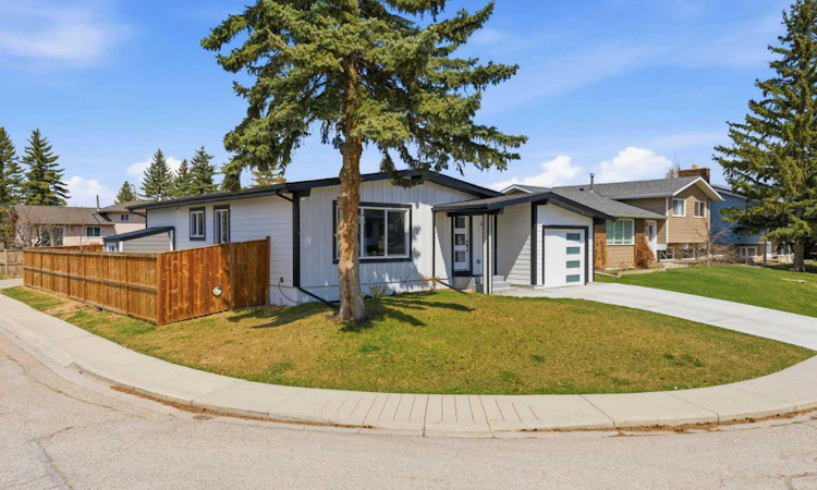 428 Queen Anne Way SE
