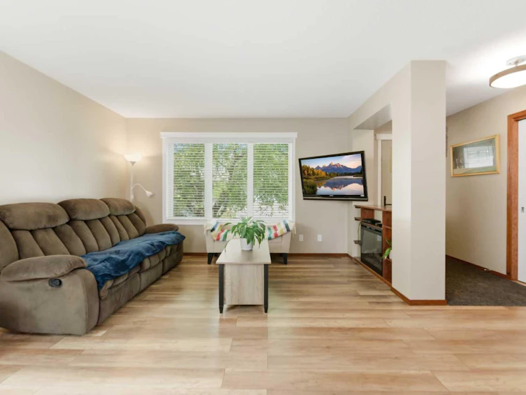 20 Everridge Road SW, Calgary, AB, T2Y 4S8 - 4