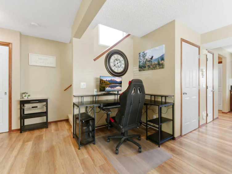 20 Everridge Road SW, Calgary, AB, T2Y 4S8 - 8