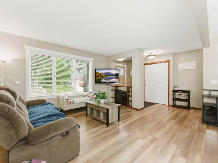 20 Everridge Road SW, Calgary, AB, T2Y 4S8 - 5