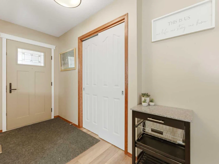20 Everridge Road SW, Calgary, AB, T2Y 4S8 - 2