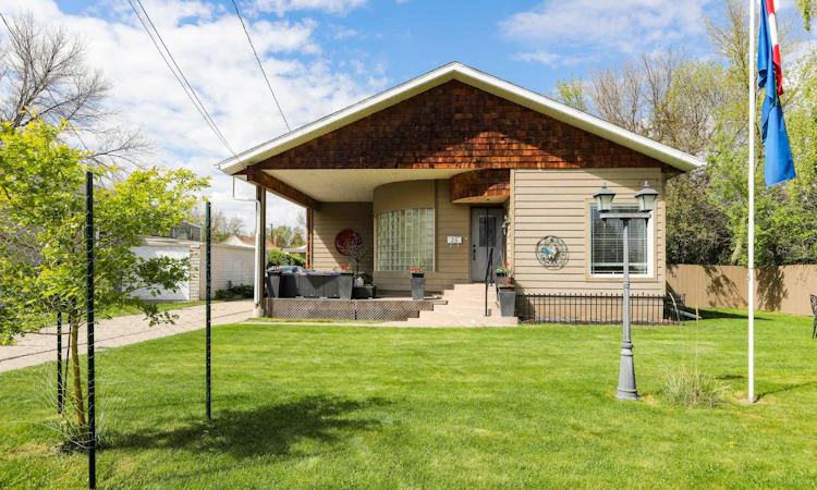 25 W 1 Avenue S