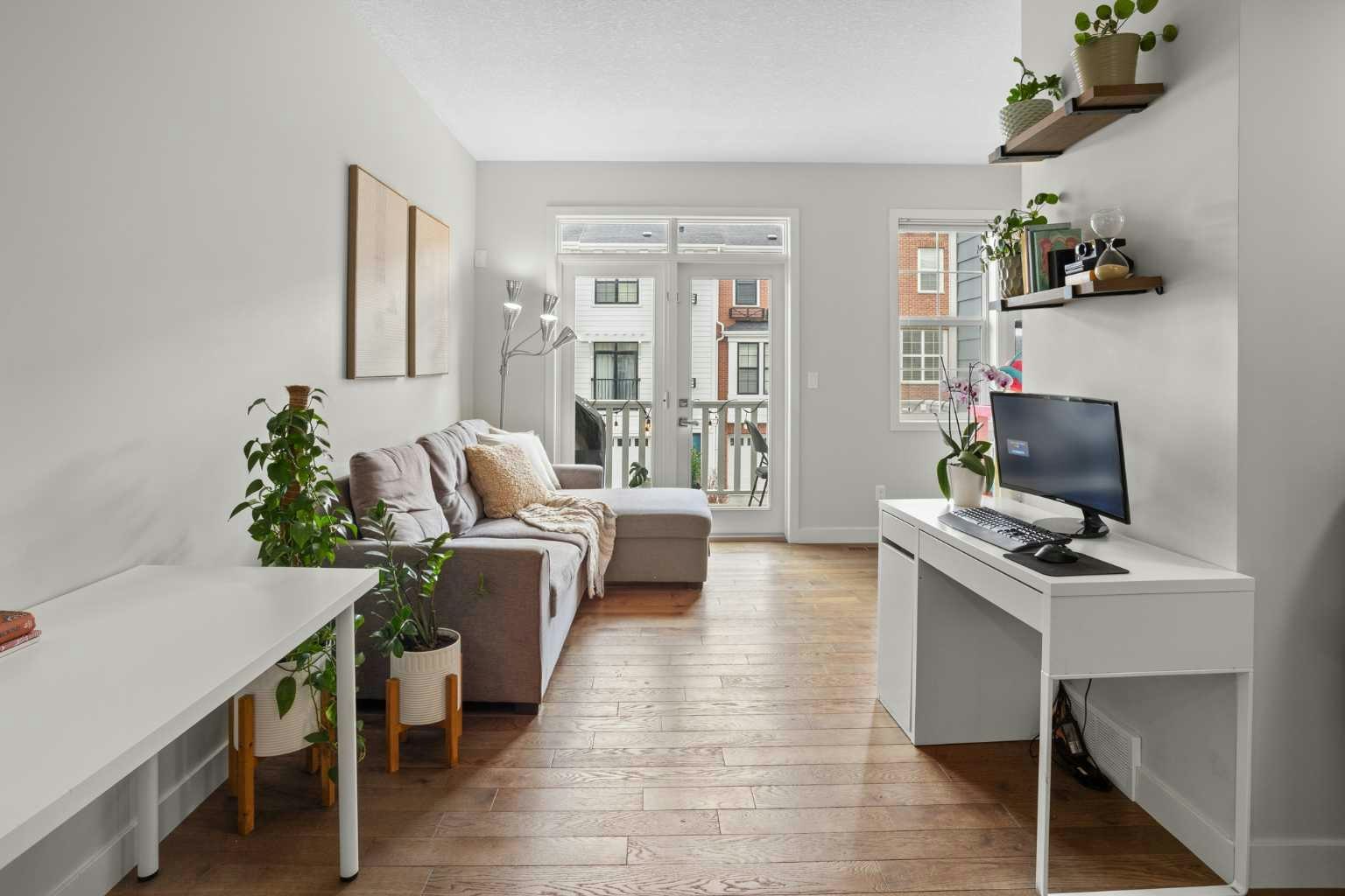 8 Sherwood Row NW, Calgary, AB, T3R 0X1