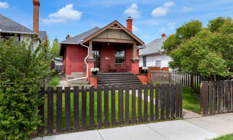 2003 26a Street SW