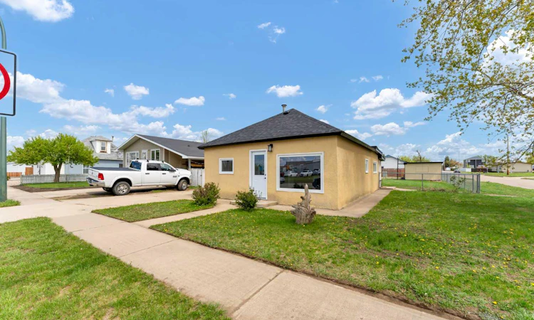 837 Main Street S
