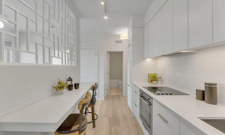 211-3125 39 Street NW