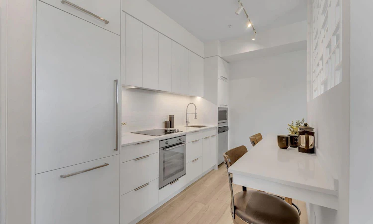 211-3125 39 Street NW