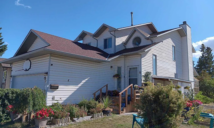 4 Fallingworth Bay NE
