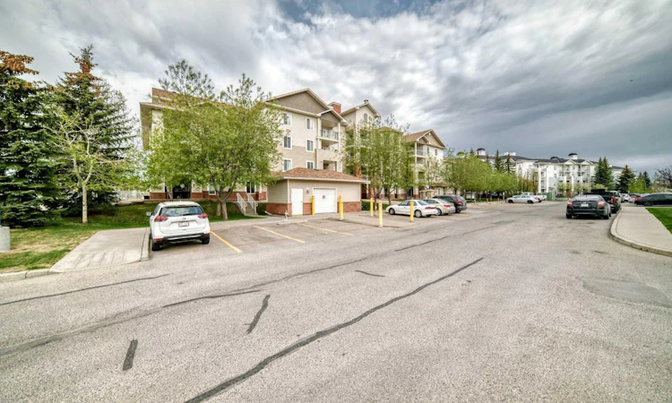 408-16 Country Village Bay NE
