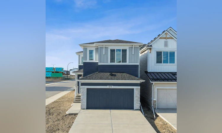 571 Buffaloberry Manor SE