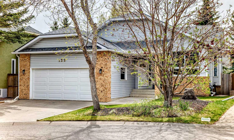 139 Wood Valley Bay SW