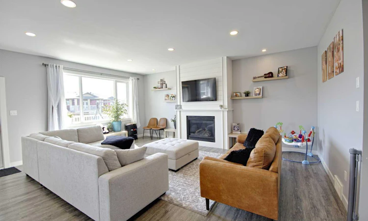 1019 7 Street W