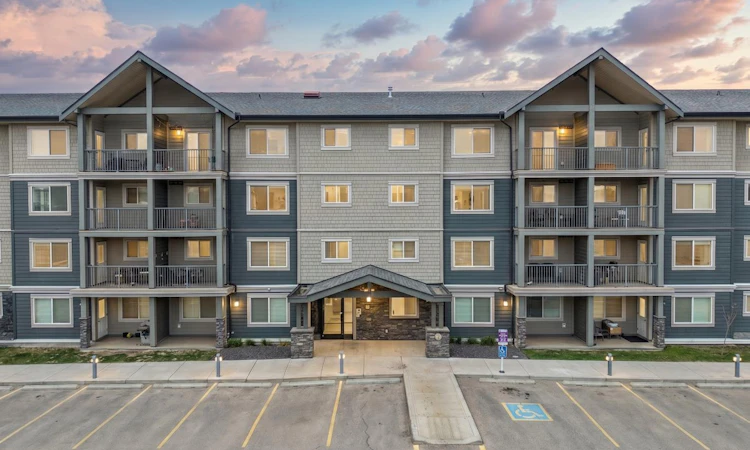 3402-181 Skyview Ranch Manor NE