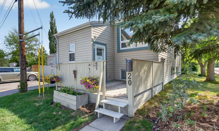 20-8544 48 Avenue NW