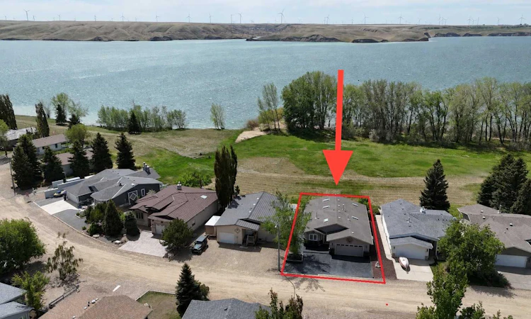 654 Lakeside Drive