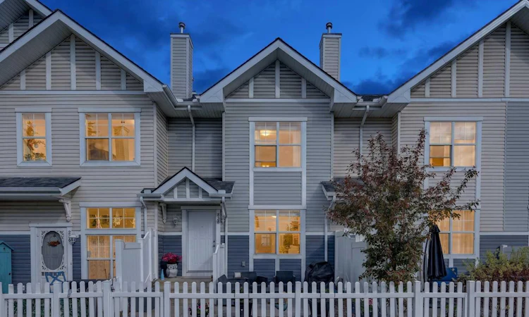 3308 New Brighton Gardens SE