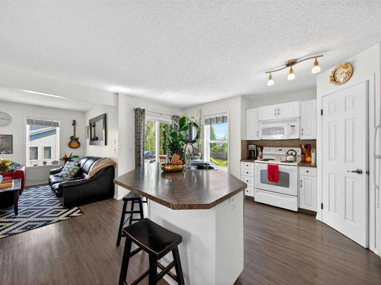194 Everoak Gardens SW, Calgary, AB, T2Y 0C6 - 8
