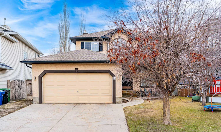 6 Douglas Woods Bay SE